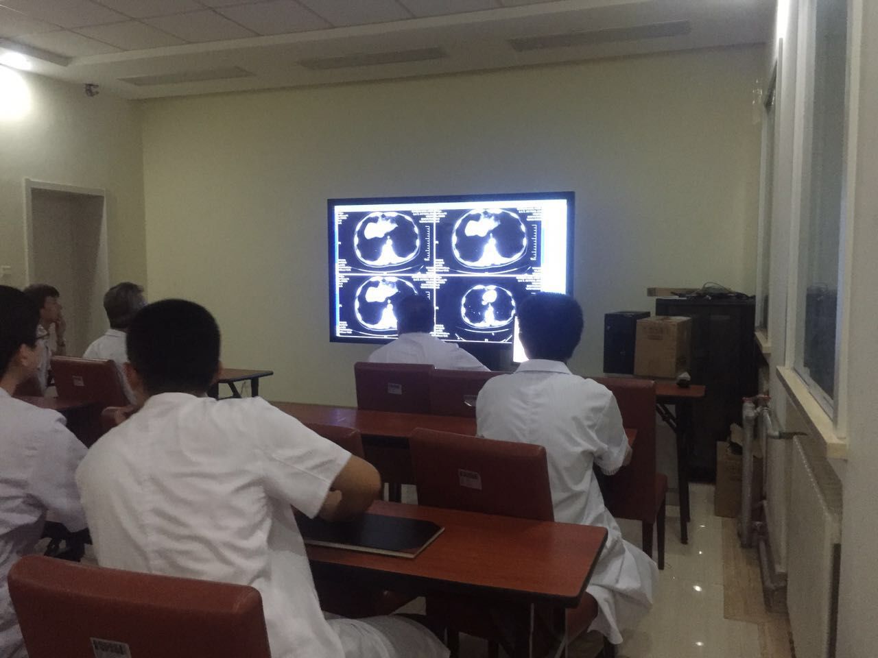 某医院放射科会诊教学大屏项目